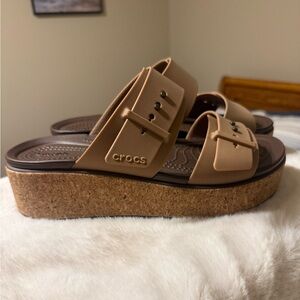 CROCS Brooklyn Cork-Platform Slide Sandals in Taupe